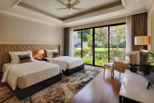 Two Bedroom Villa Lake View - Private Pool - VinWonders Park Access