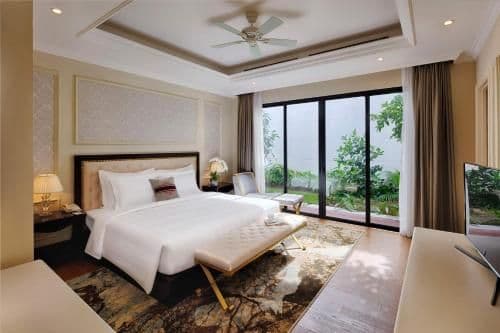 Two Bedroom Villa Lake View - Private Pool - VinWonders Park Access