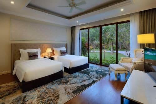 Three Bedroom Villa Garden/Mountain View - Private Pool - VinWonders Park Access
