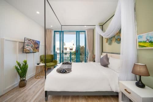 Deluxe Double Room with Balcony