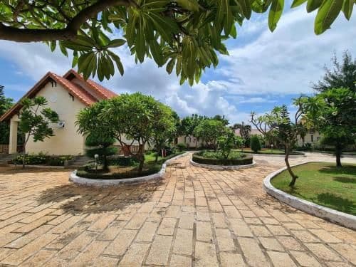 Villa with Garden View