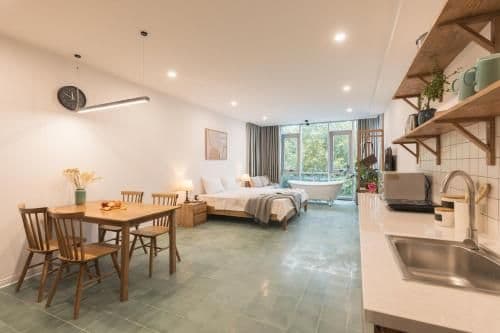 Deluxe King Suite