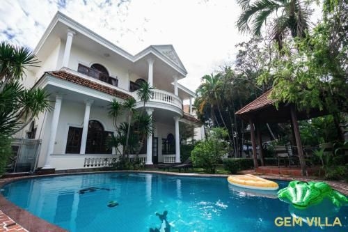 Villa 9 - 7 bedroom, pool and garden0