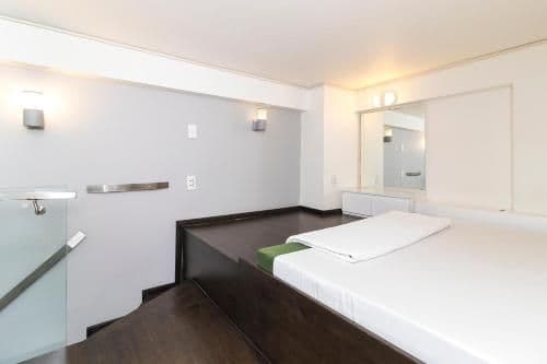 Apartment - Split Level Loft with Balcony
