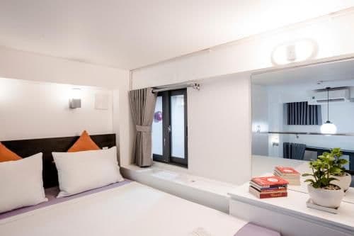 Apartment - Split Level - No Window