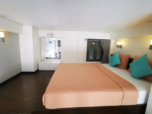 Apartment - Split Level Loft with Balcony