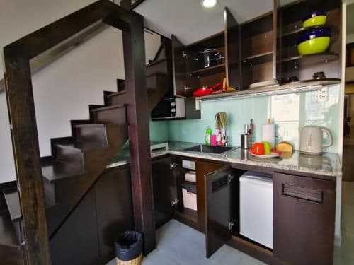 Apartment - Split Level - No Window