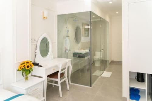 Suite with Mountain View