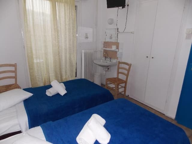 Double or Twin WITH SHARED BATHROOM