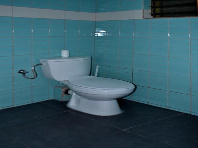 TRIPLE WITH SHARED BATHROOM