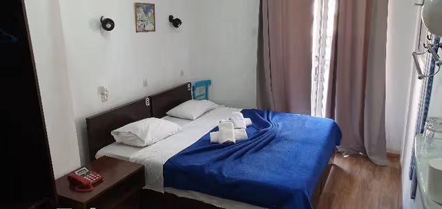 Double or Twin WITH SHARED BATHROOM