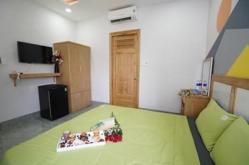 Deluxe Room (2 Adults + 1 Child)