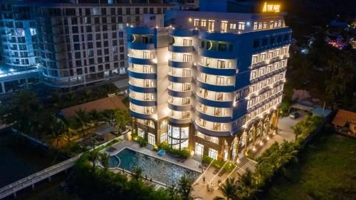 เดอะ เมย์ บีช โฮเทล (The May Beach Hotel)1