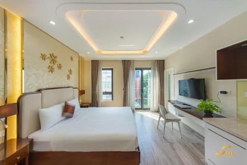 King Studio with Sofa Bed