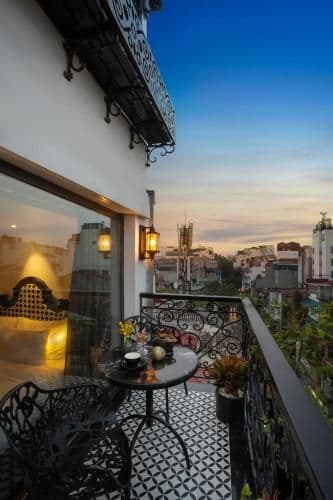 Honeymoon Double Room with City View