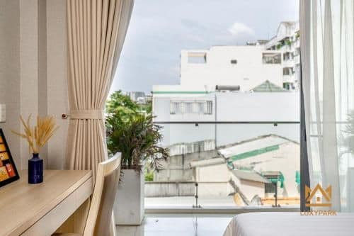 Deluxe Big Apartment with Balcony