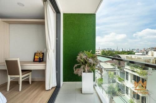 Deluxe Big Apartment with Balcony