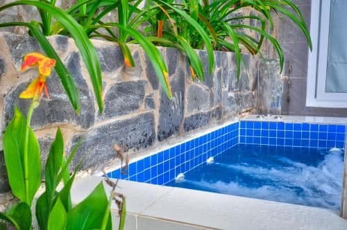 Garden suite with Hill View