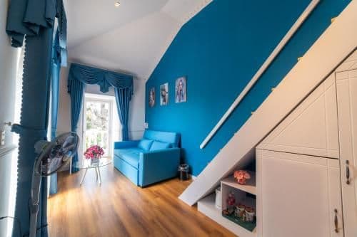 Studio with Balcony