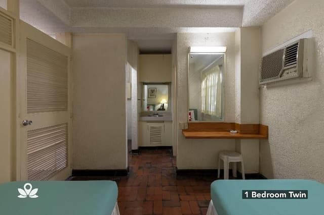 TWIN ONE BEDROOM