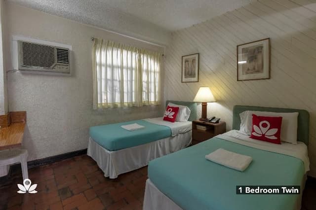 TWIN ONE BEDROOM