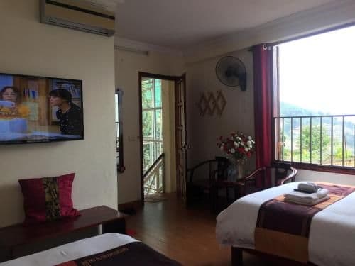 Standard Twin Room with Mountain View