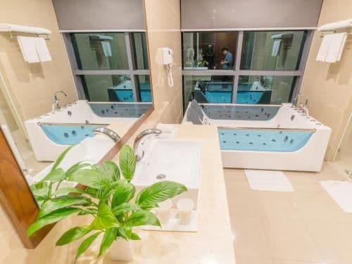 King Suite with Spa Bath