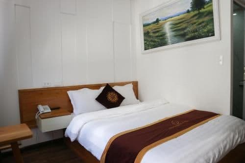 Deluxe Queen Room with Window