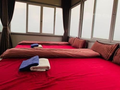10-Bed Mixed Dormitory Room