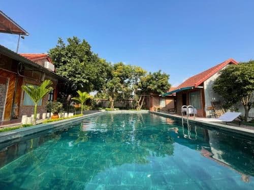 Bungalow with Garden View