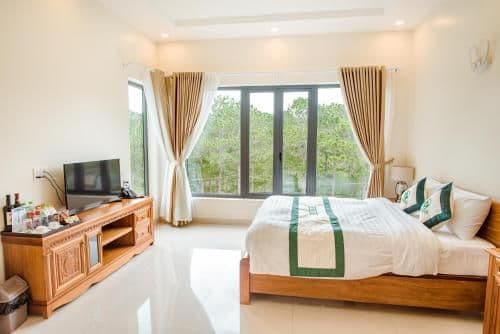 Villa with Garden View