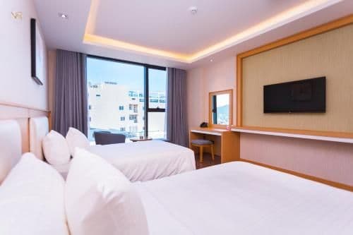 Deluxe Queen Room