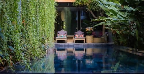 Apartment with Pool View