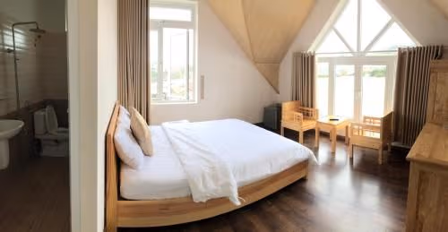 Queen Room with Garden View