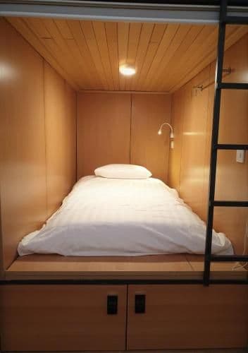 Single Bed in Mixed Dormitory Room