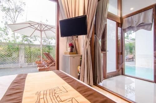 Deluxe Double Room with Pool View
