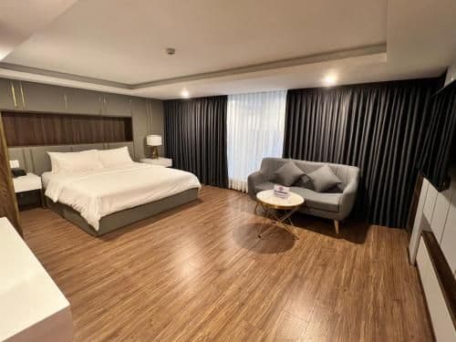 Studio with Spa Bath