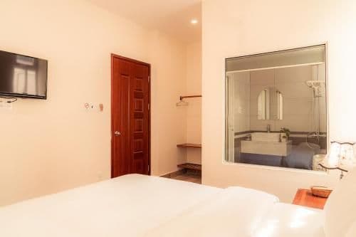 Deluxe Room (2 Adults + 1 Child)