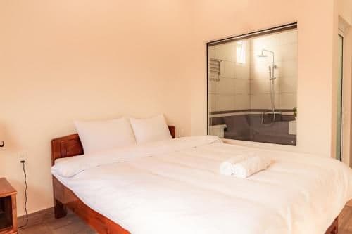 Deluxe Room (2 Adults + 1 Child)