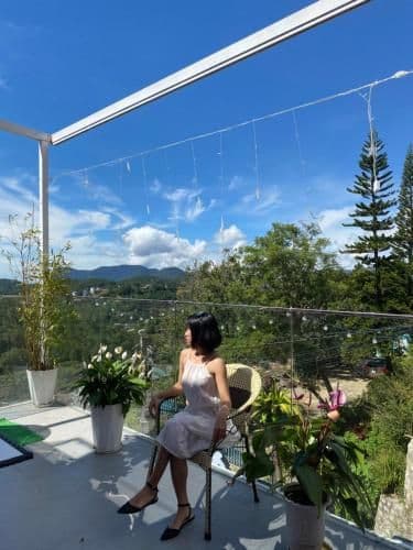 Family Room with Mountain View