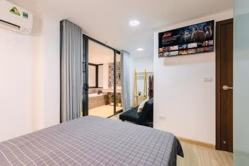 Studio with Spa Bath