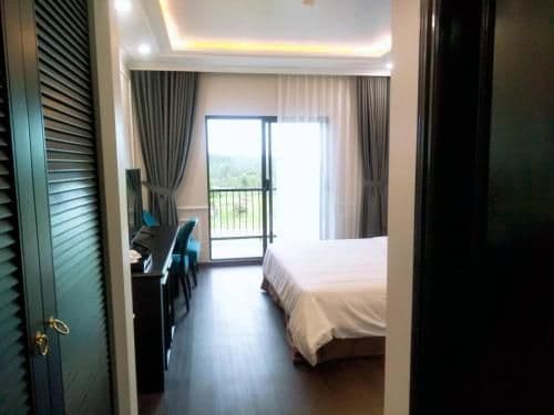Double or Twin Room with Mountain View