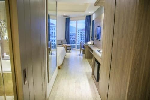 Deluxe Double Room with Balcony and Sea View