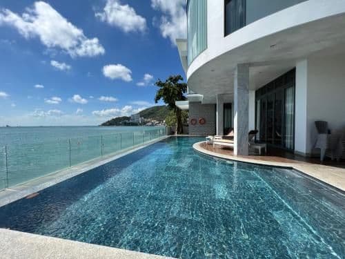 Villa - Beach Front