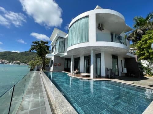 Villa - Beach Front