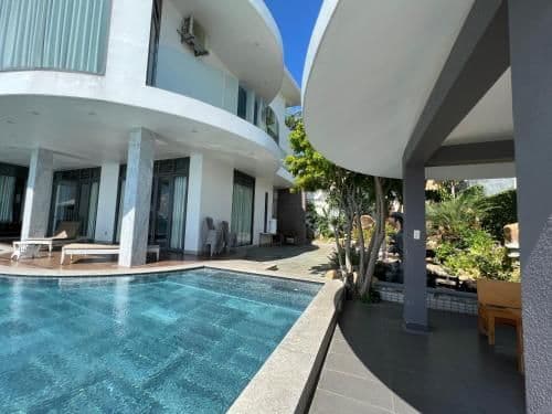 Villa - Beach Front