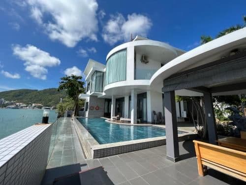 Villa - Beach Front