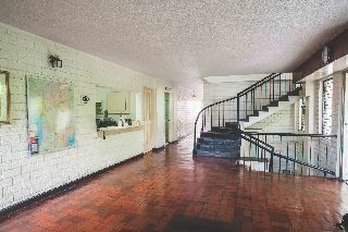 Broadway Court Apartelle0