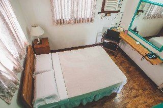 Broadway Court Apartelle3
