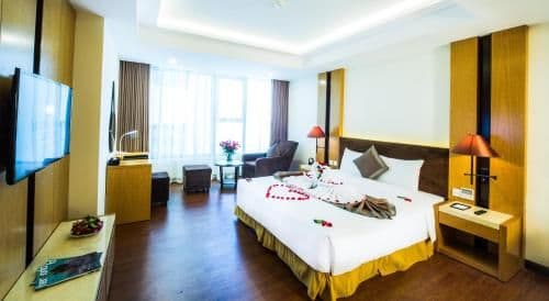 Deluxe King Room with City View